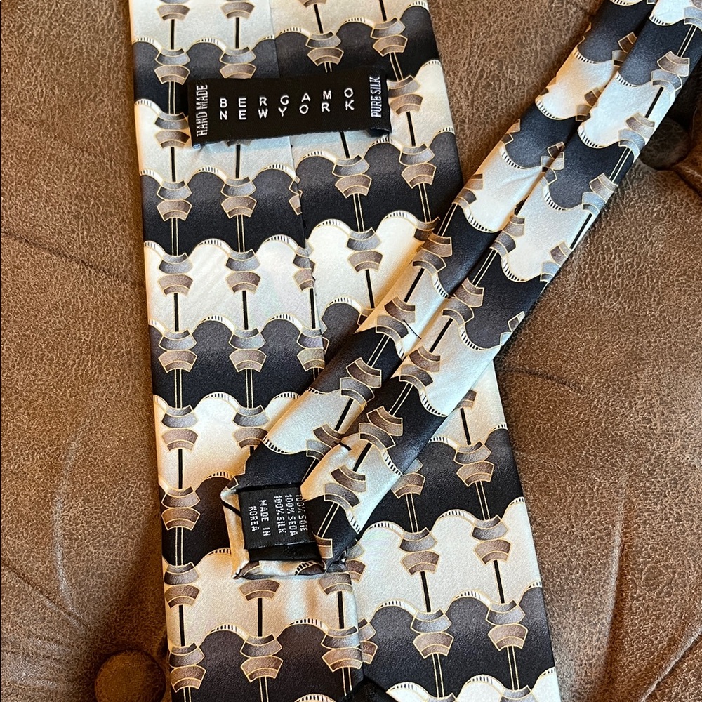 Bergamo New York Geometric 100% Silk Tie